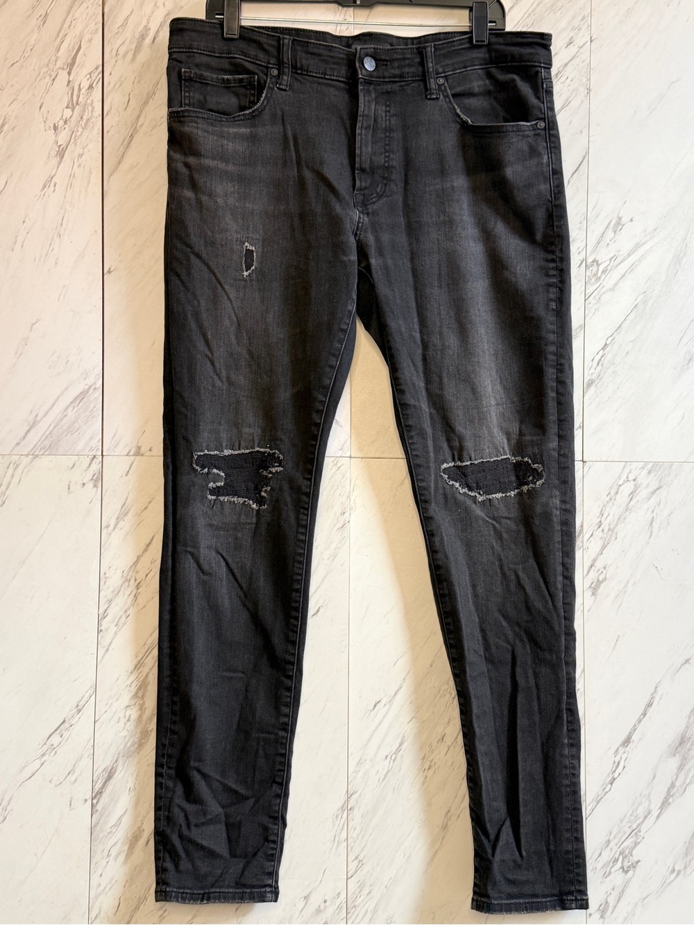 3/$50 Uniqlo Slim Fit Distressed Washed Black Jeans Size 36